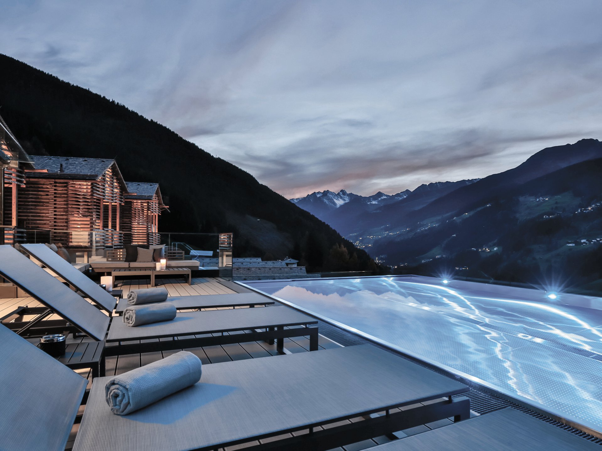 Infinity-Außenpool, Saunen und Dampfbäder im Kameha in Bonn | Mit ...