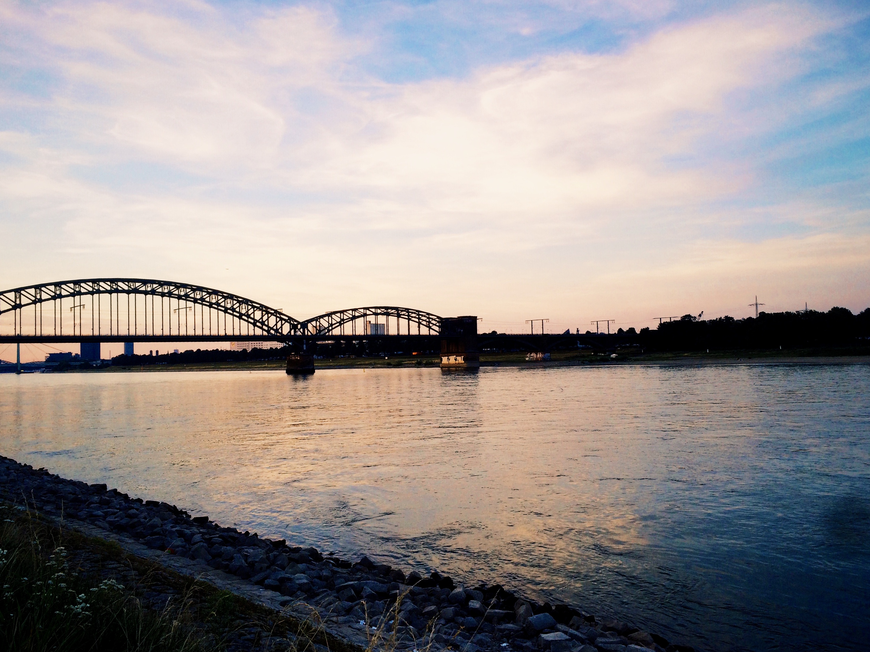 Spazieren gehen am HeinrichLübkeUfer Mit Vergnügen Köln