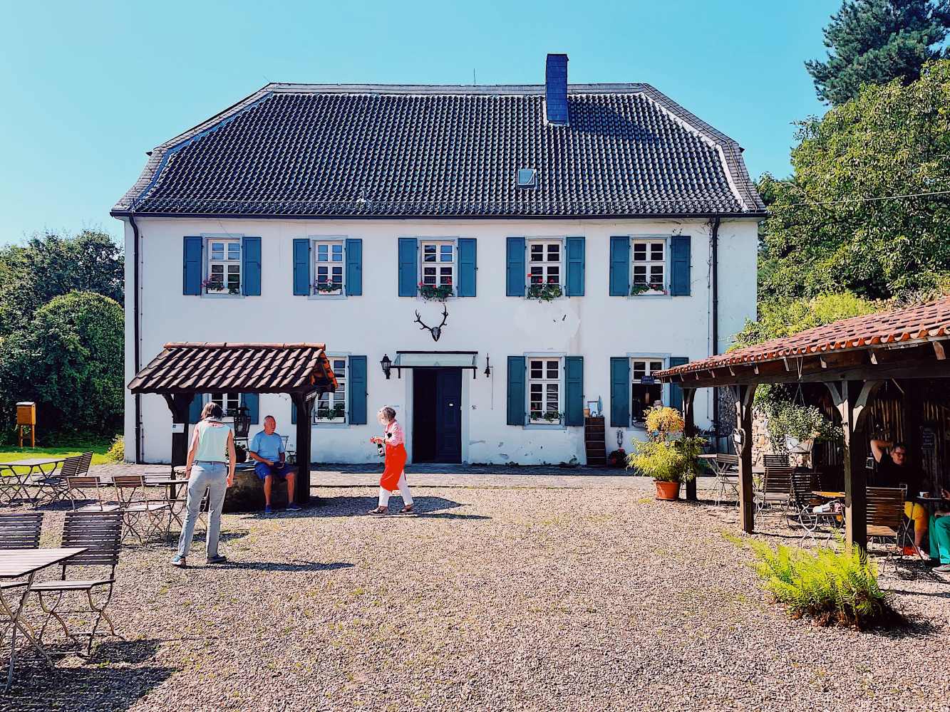 Waldcafé Steinhaus Waldspaziergang und köstliche Kuchen Mit
