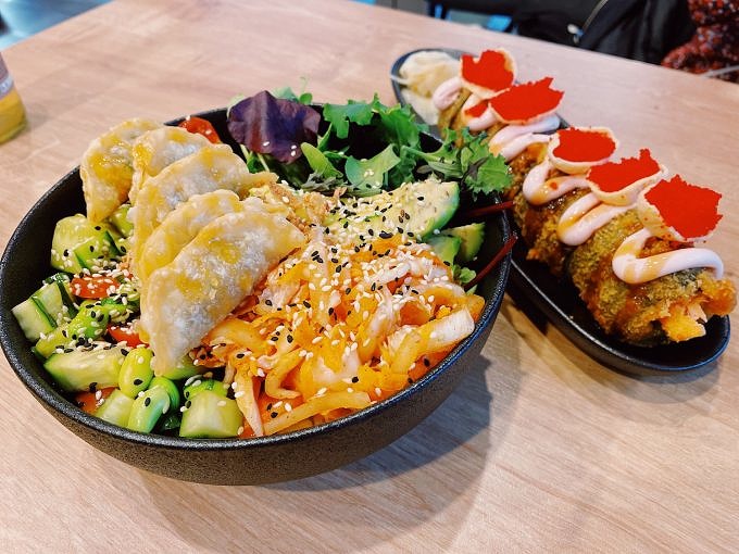 Crispy Sushi und Poké Bowls bei Rollz & Bowlz auf den Ringen Mit